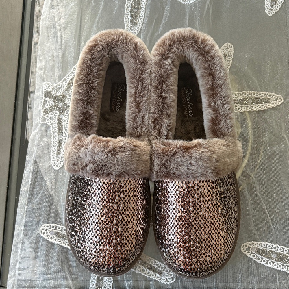 Skechers Shimmering Brown Slippers with Faux Fur brand new
